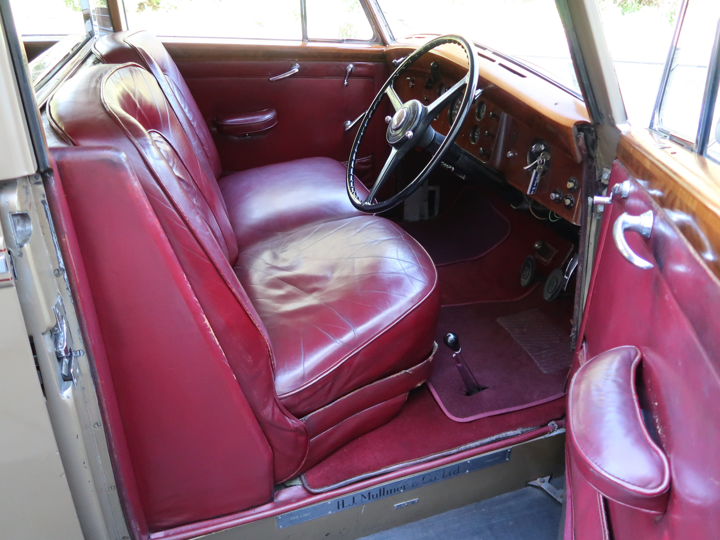 
								1952 Rolls Royce Silver Wraith full									