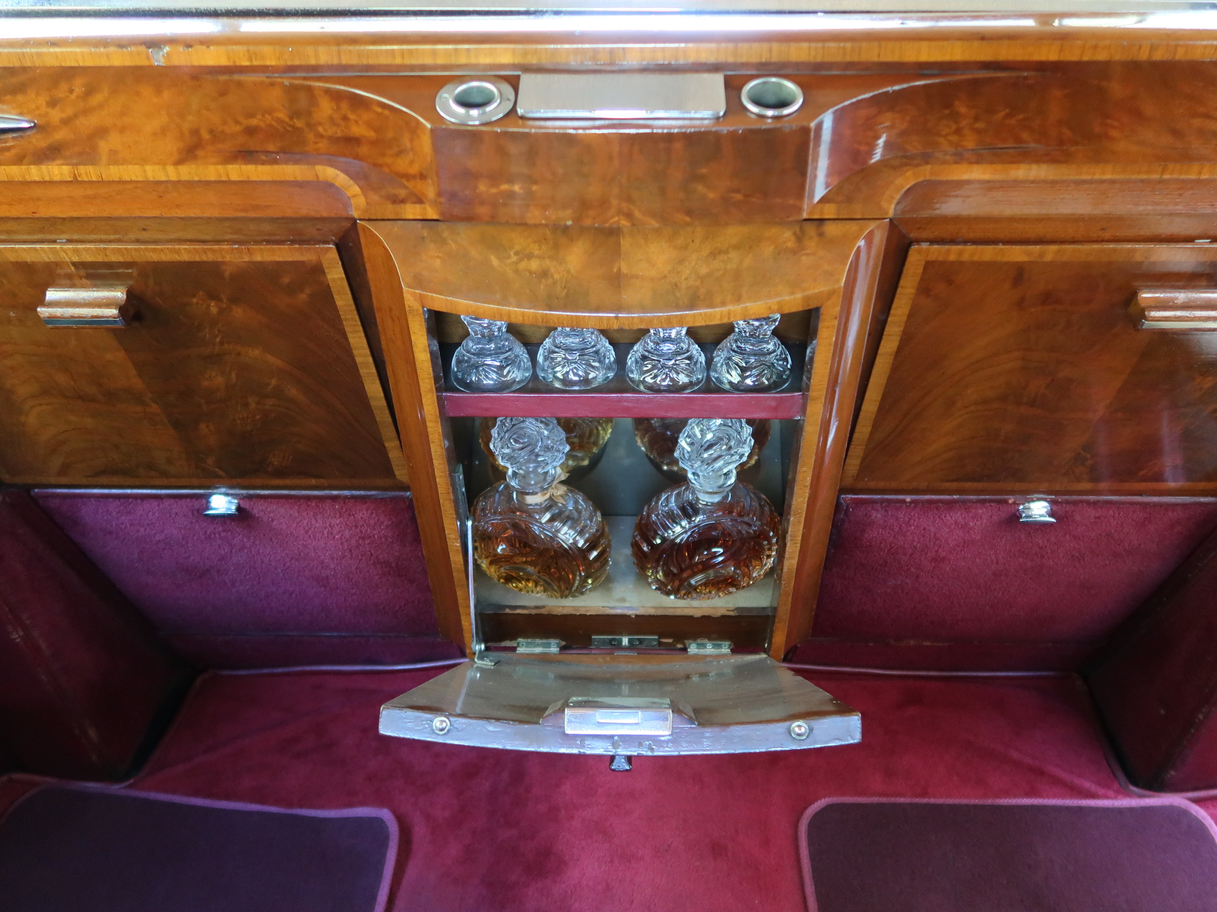 
								1952 Rolls Royce Silver Wraith full									