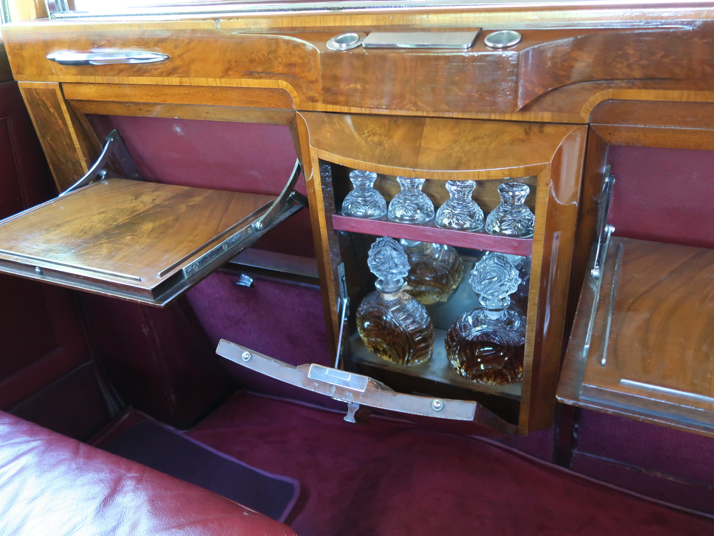 
								1952 Rolls Royce Silver Wraith full									