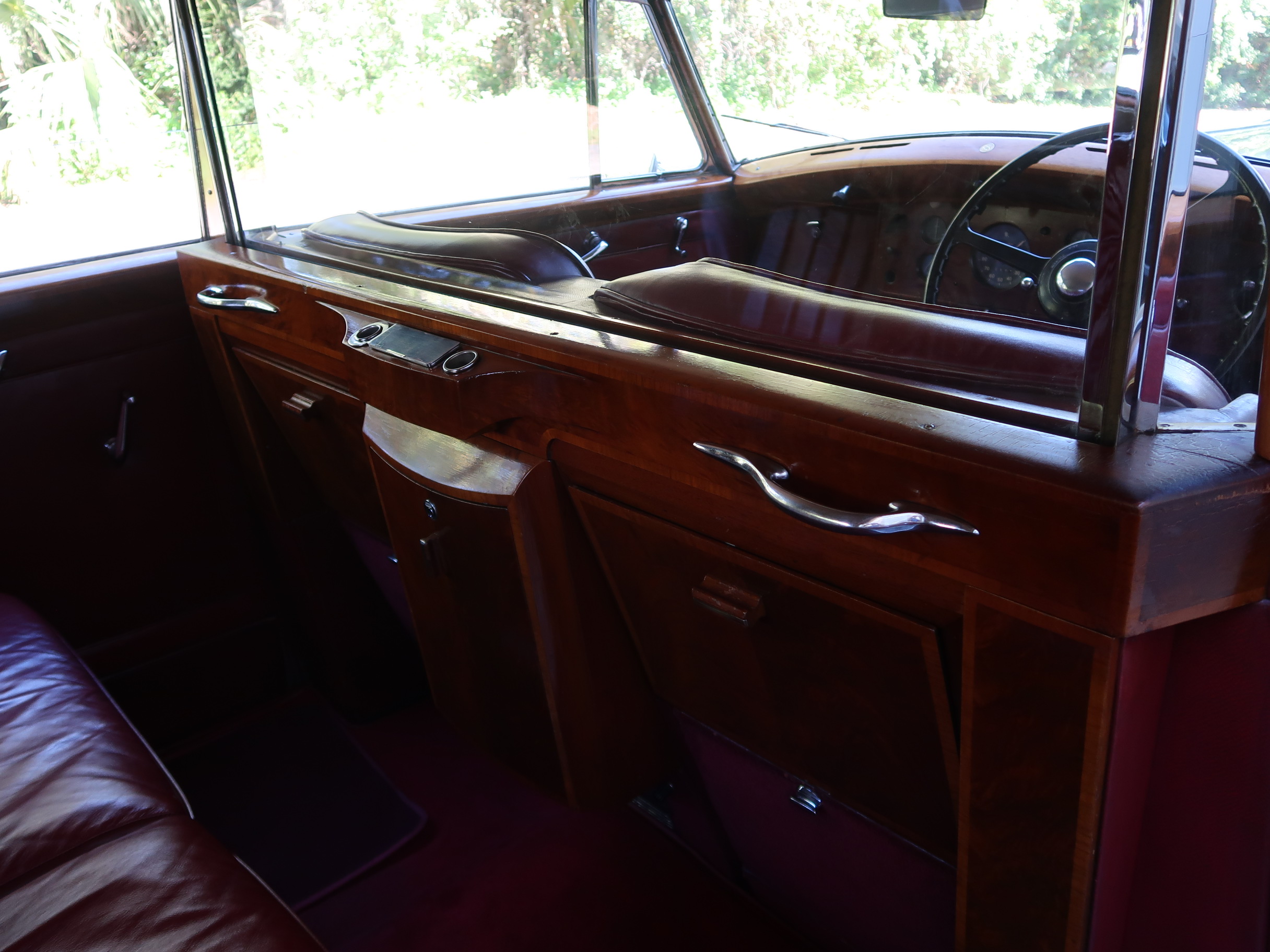 
								1952 Rolls Royce Silver Wraith full									