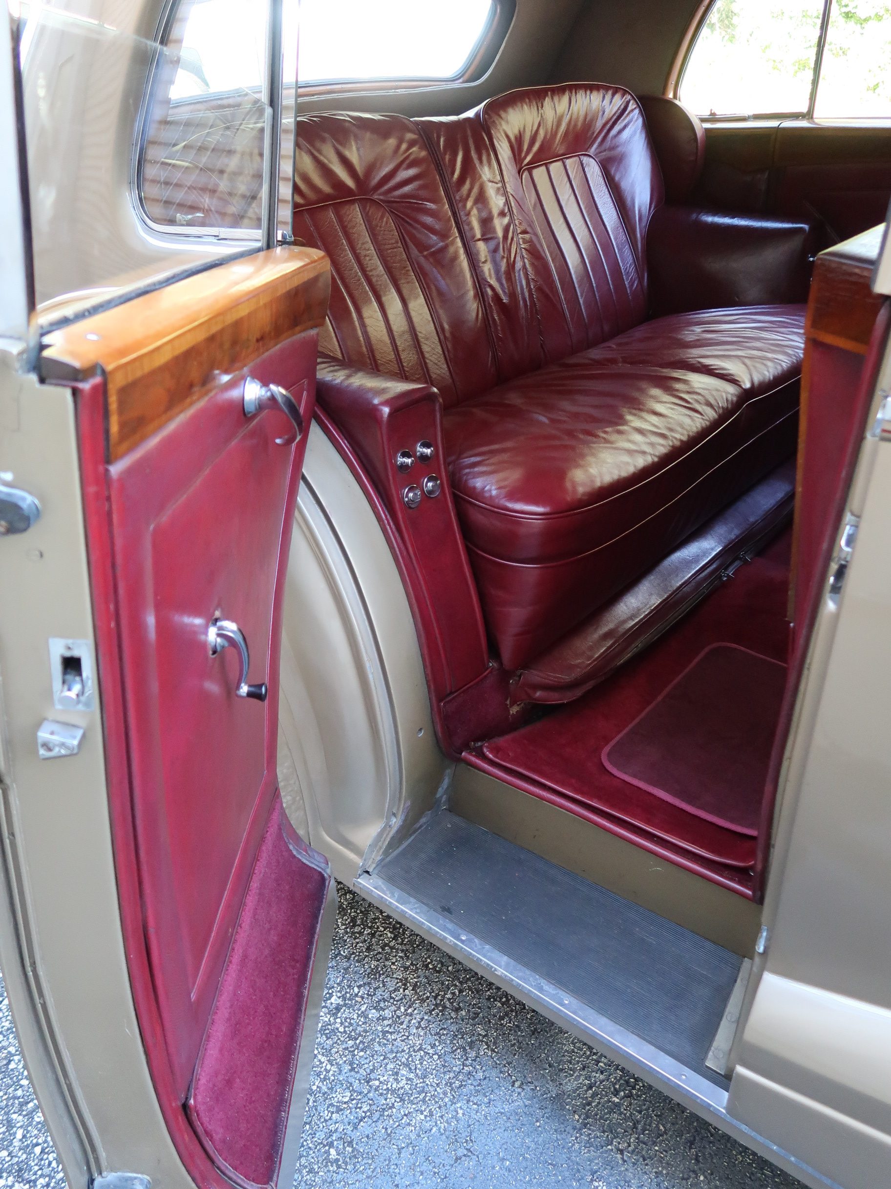 
								1952 Rolls Royce Silver Wraith full									