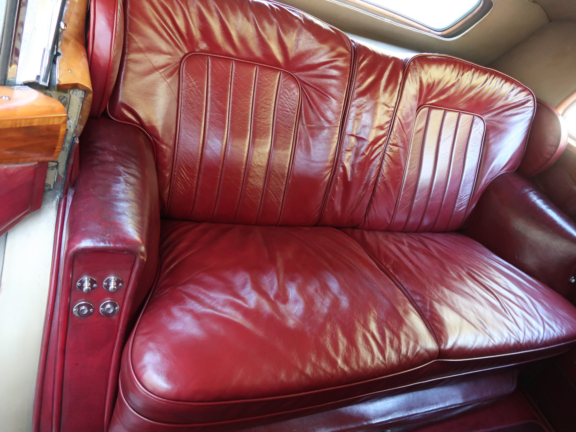 
								1952 Rolls Royce Silver Wraith full									