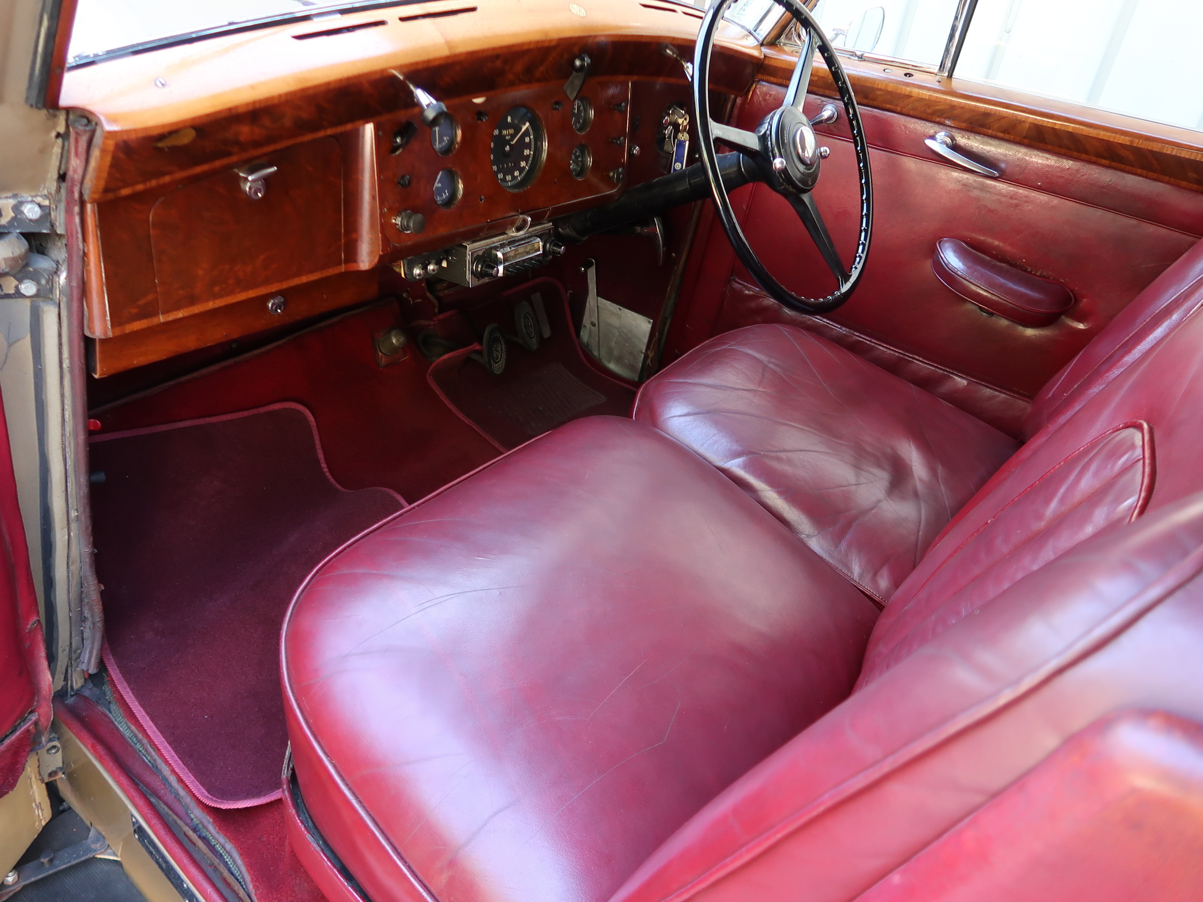 
								1952 Rolls Royce Silver Wraith full									