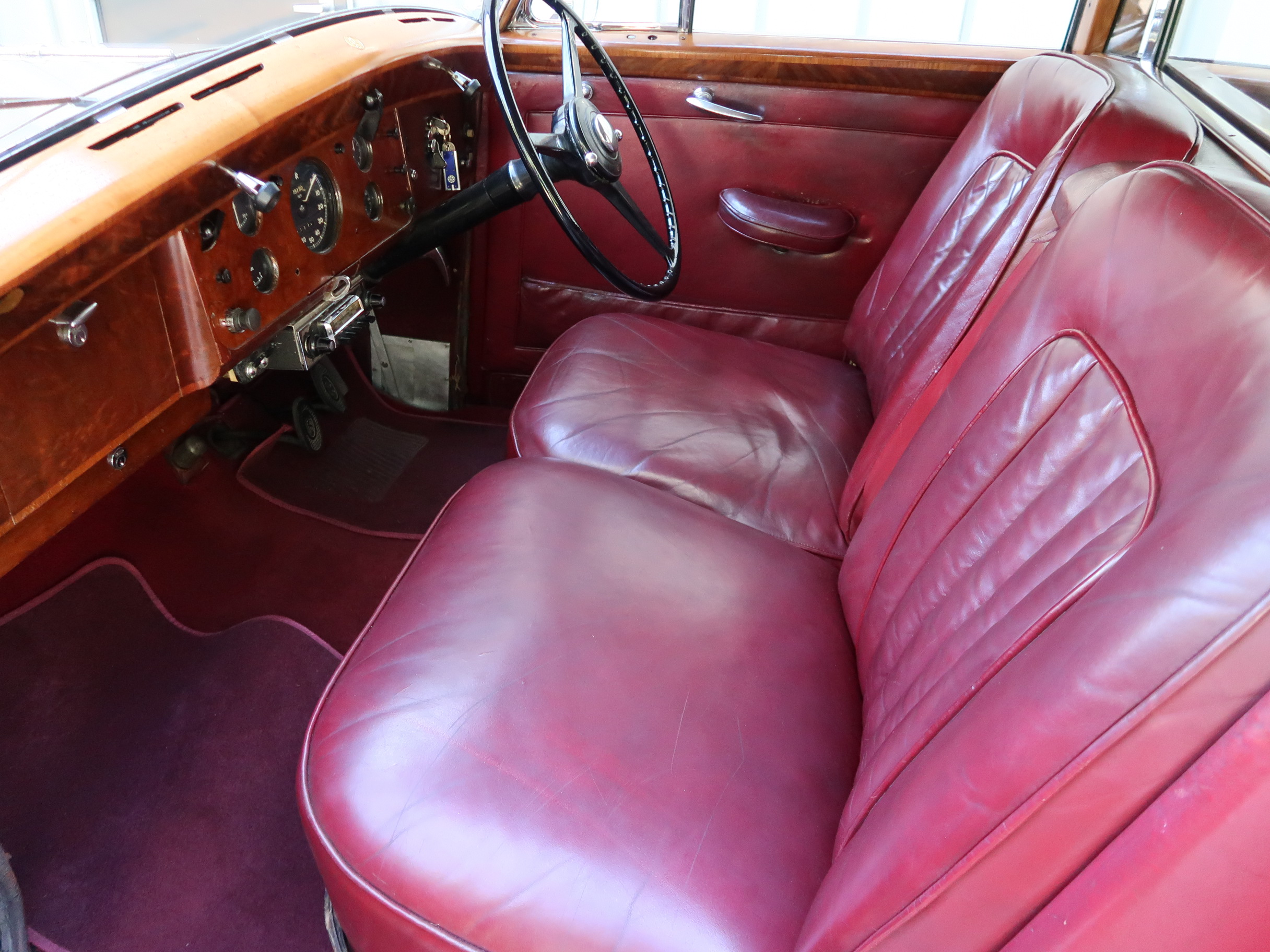 
								1952 Rolls Royce Silver Wraith full									