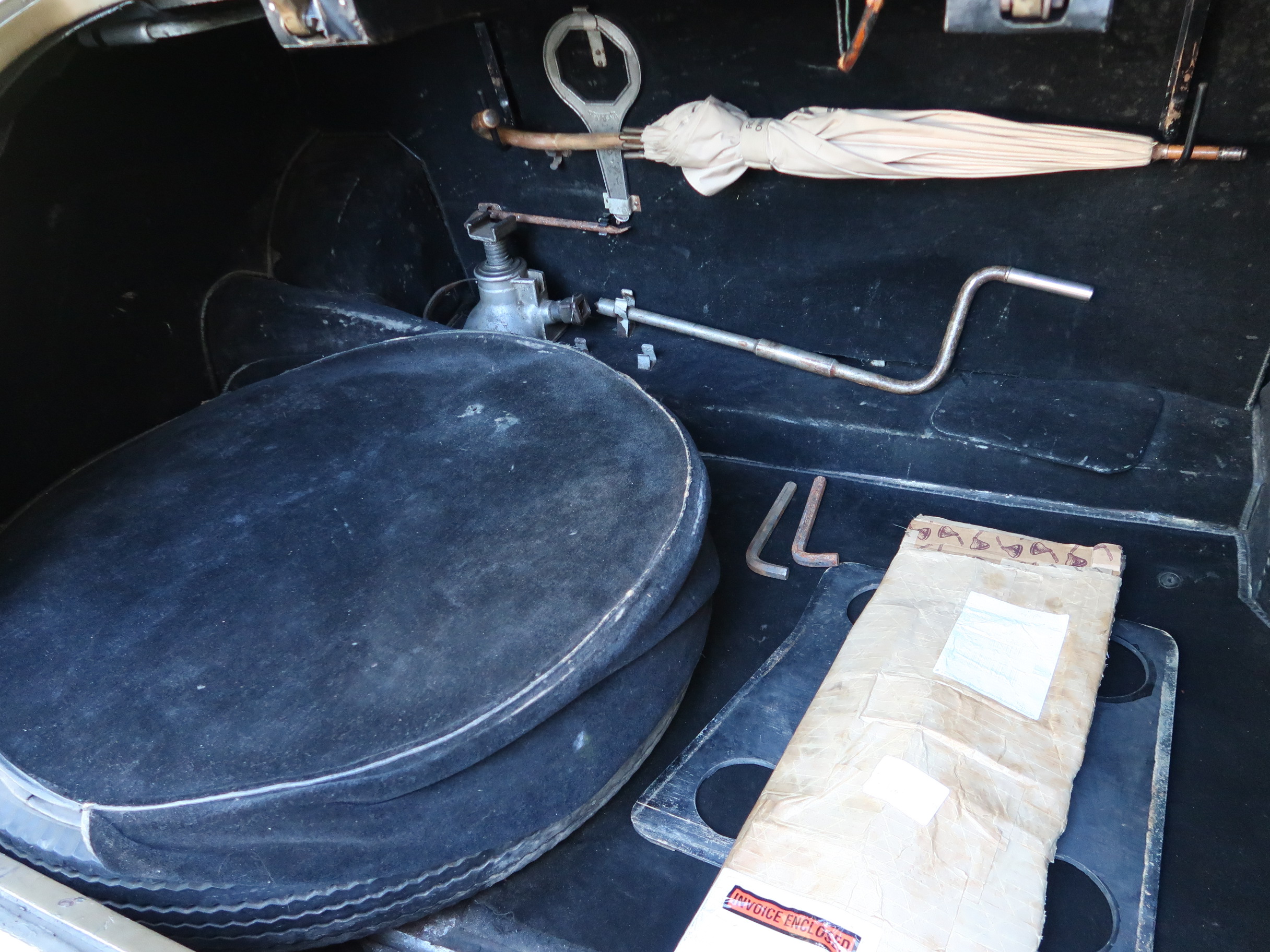 
								1952 Rolls Royce Silver Wraith full									