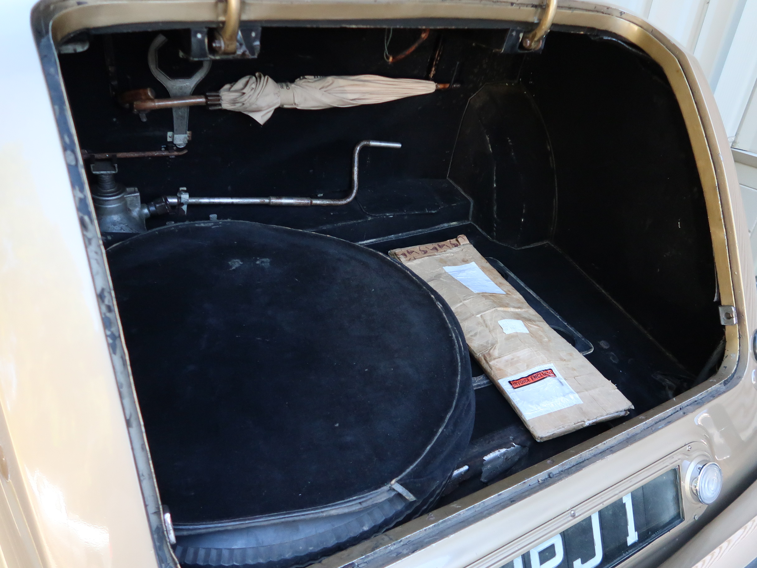 
								1952 Rolls Royce Silver Wraith full									