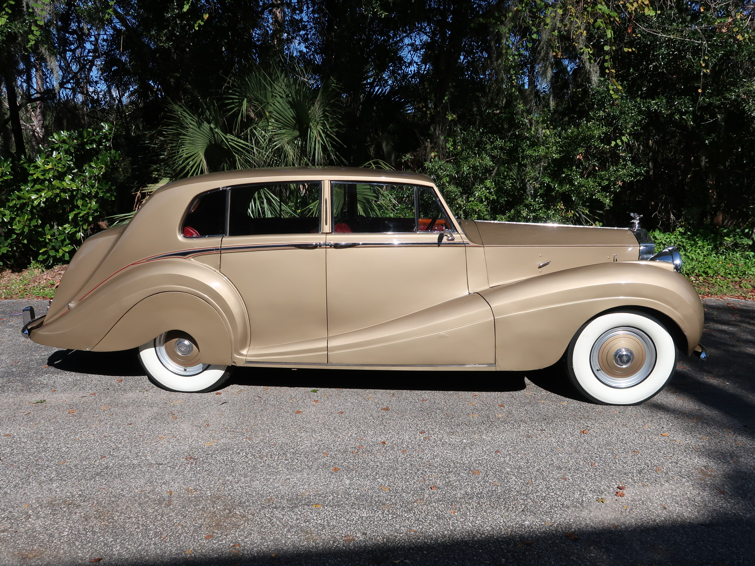 
								1952 Rolls Royce Silver Wraith full									