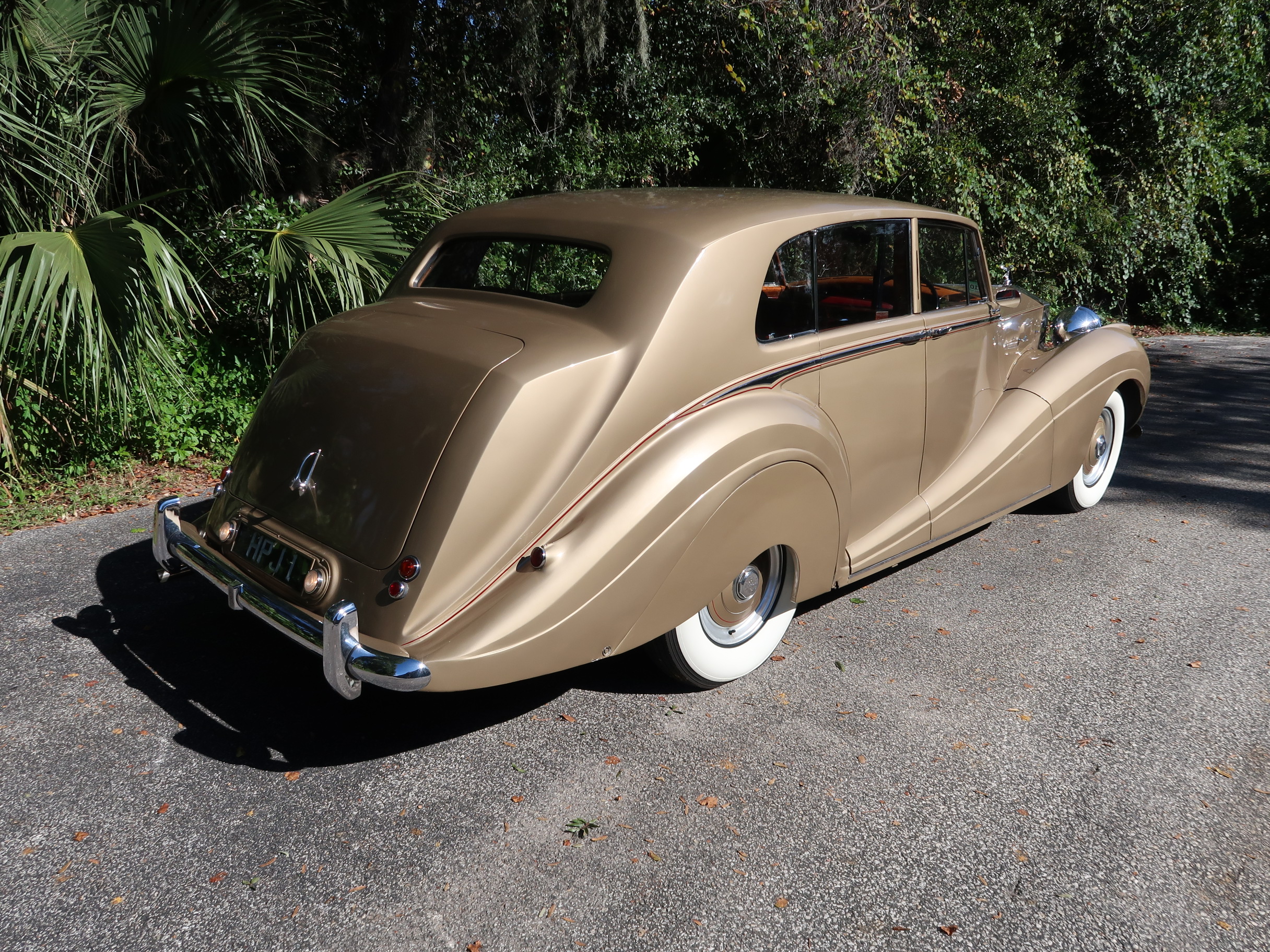 
								1952 Rolls Royce Silver Wraith full									