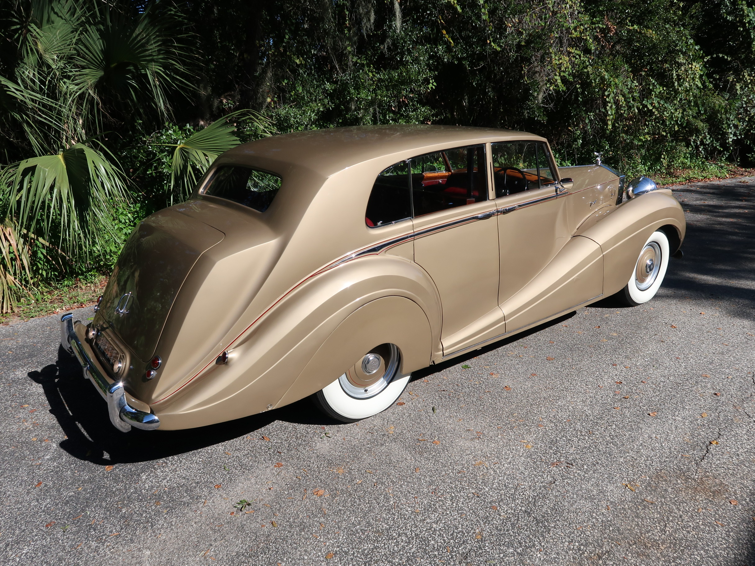 
								1952 Rolls Royce Silver Wraith full									