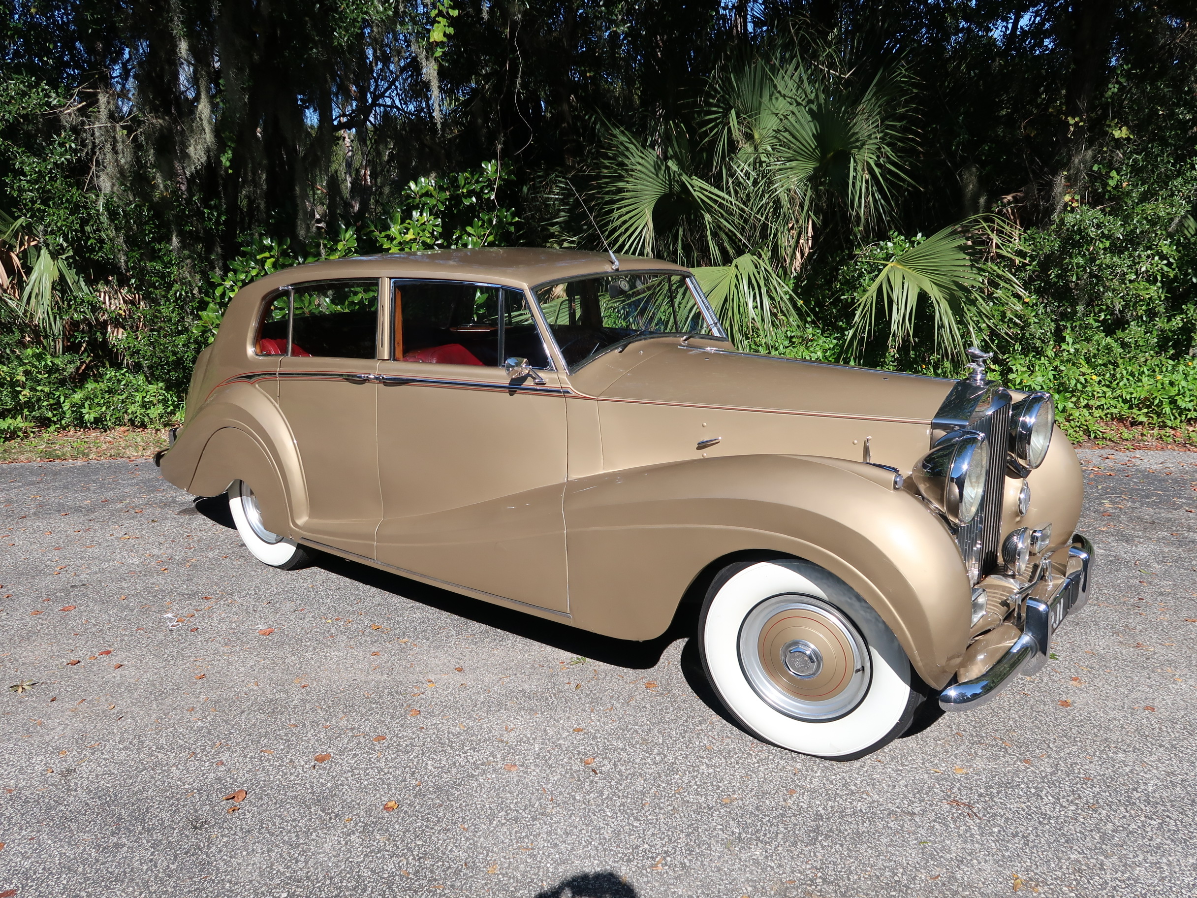 
								1952 Rolls Royce Silver Wraith full									