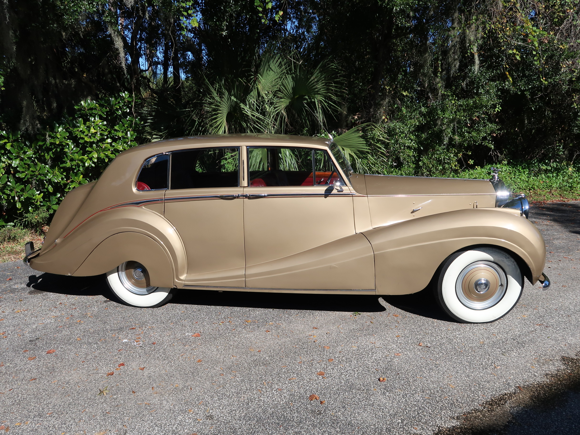 
								1952 Rolls Royce Silver Wraith full									