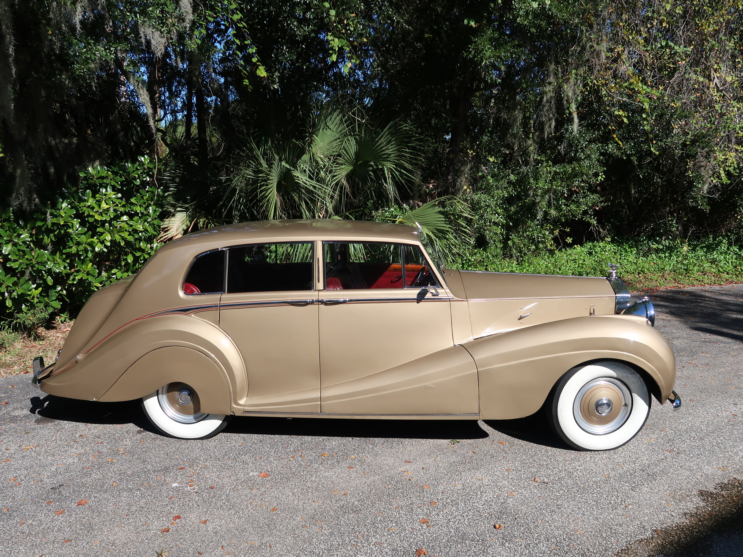 
								1952 Rolls Royce Silver Wraith full									