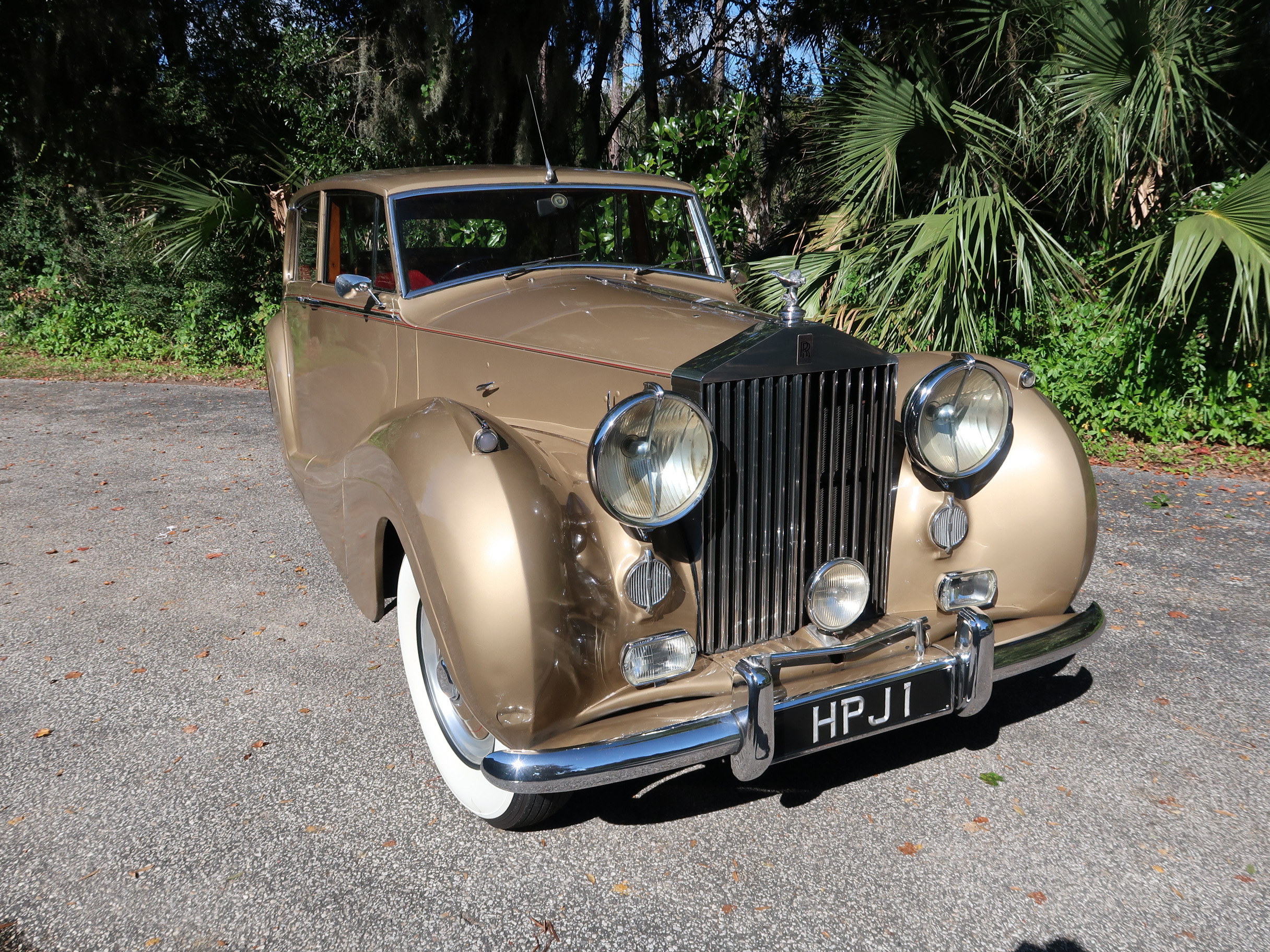 
								1952 Rolls Royce Silver Wraith full									