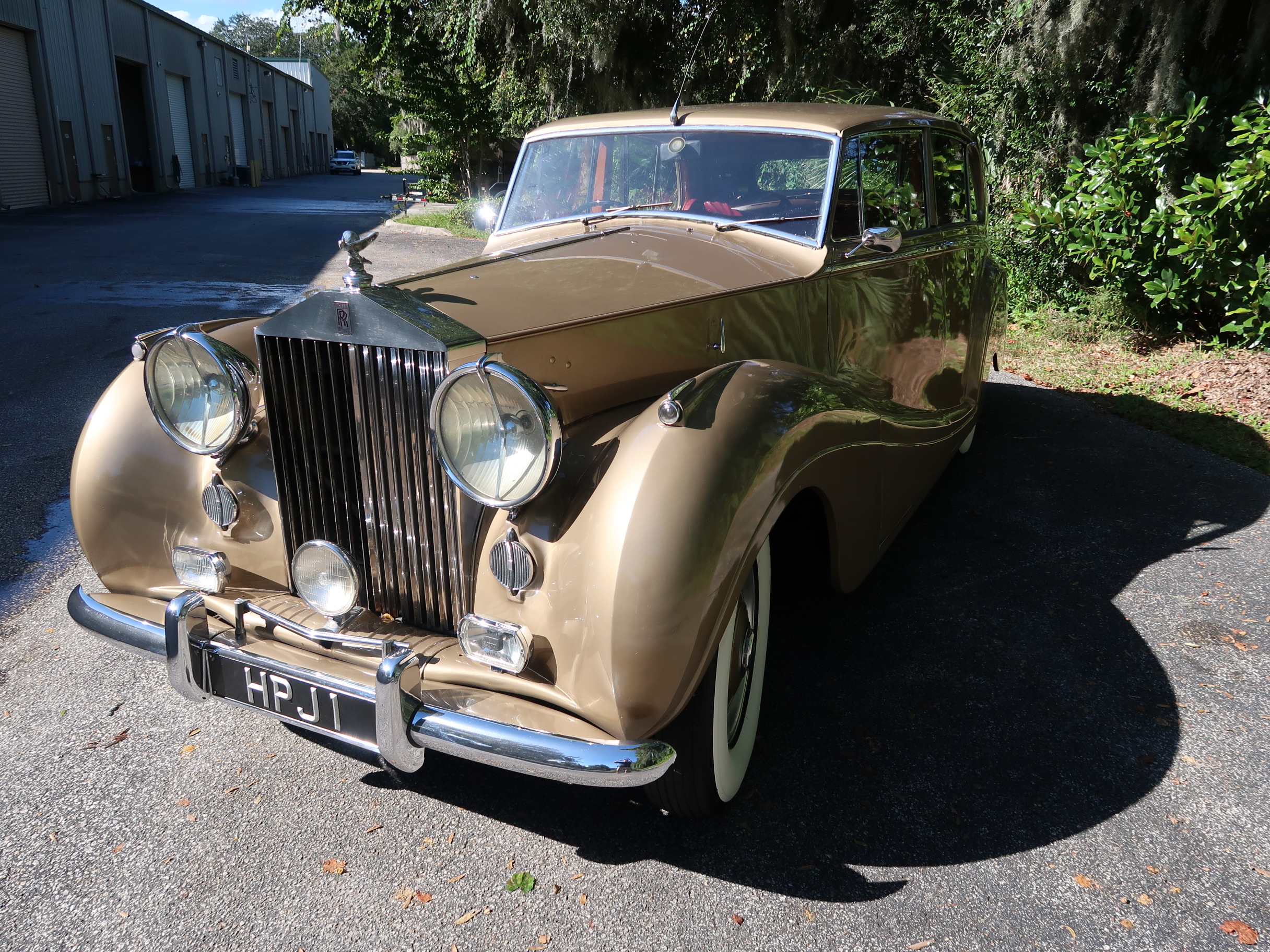 
								1952 Rolls Royce Silver Wraith full									
