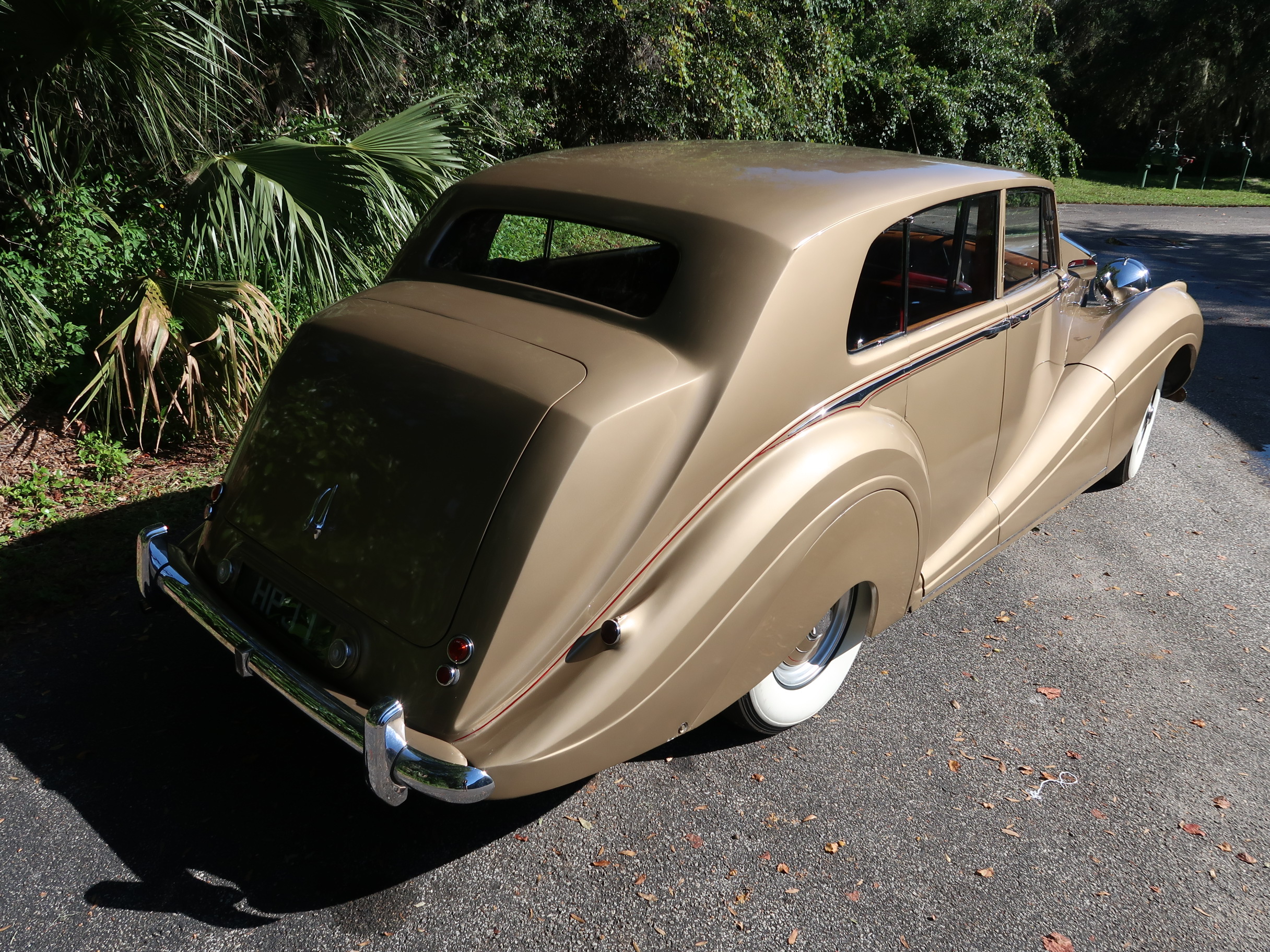 
								1952 Rolls Royce Silver Wraith full									