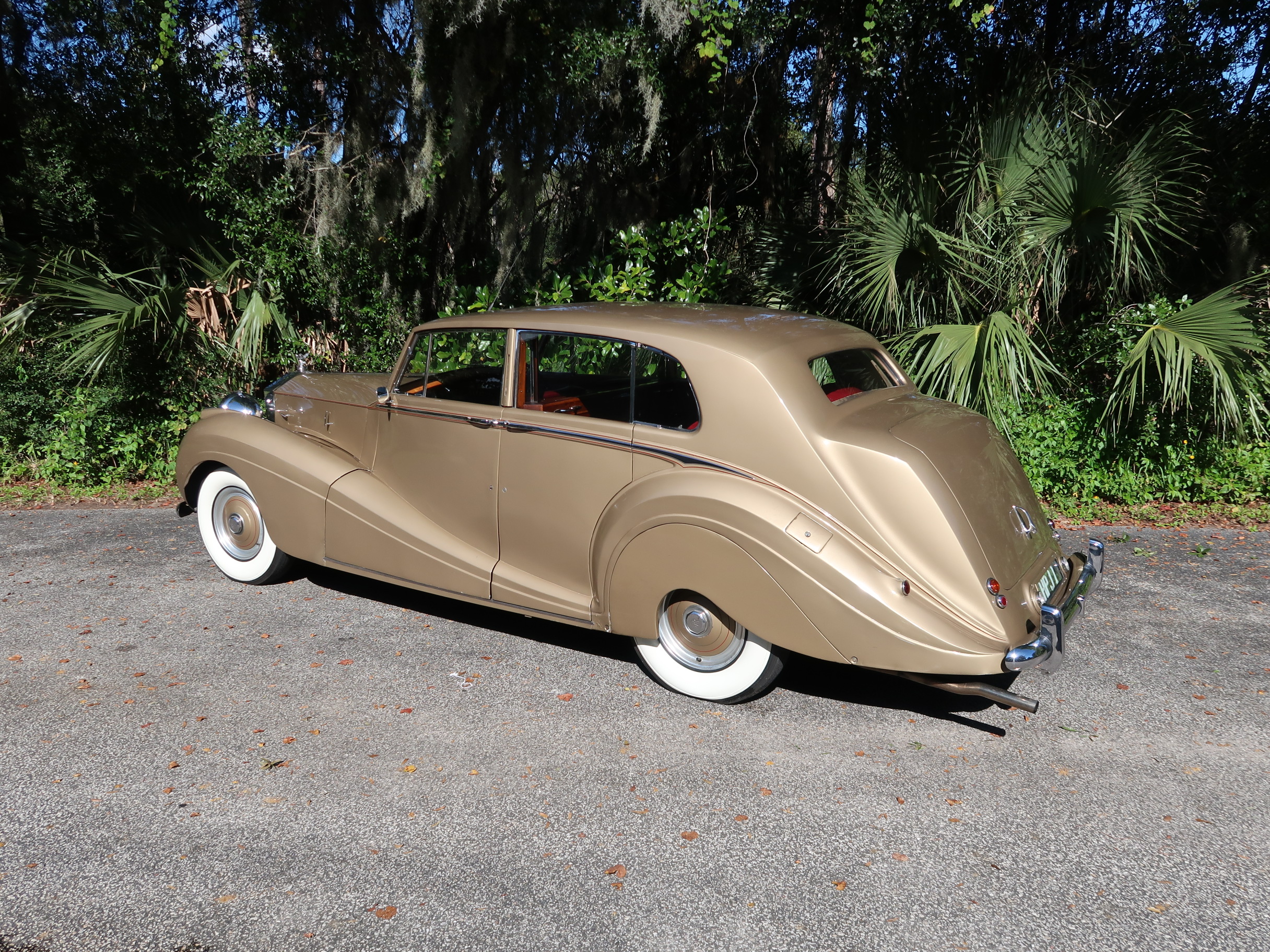 
								1952 Rolls Royce Silver Wraith full									