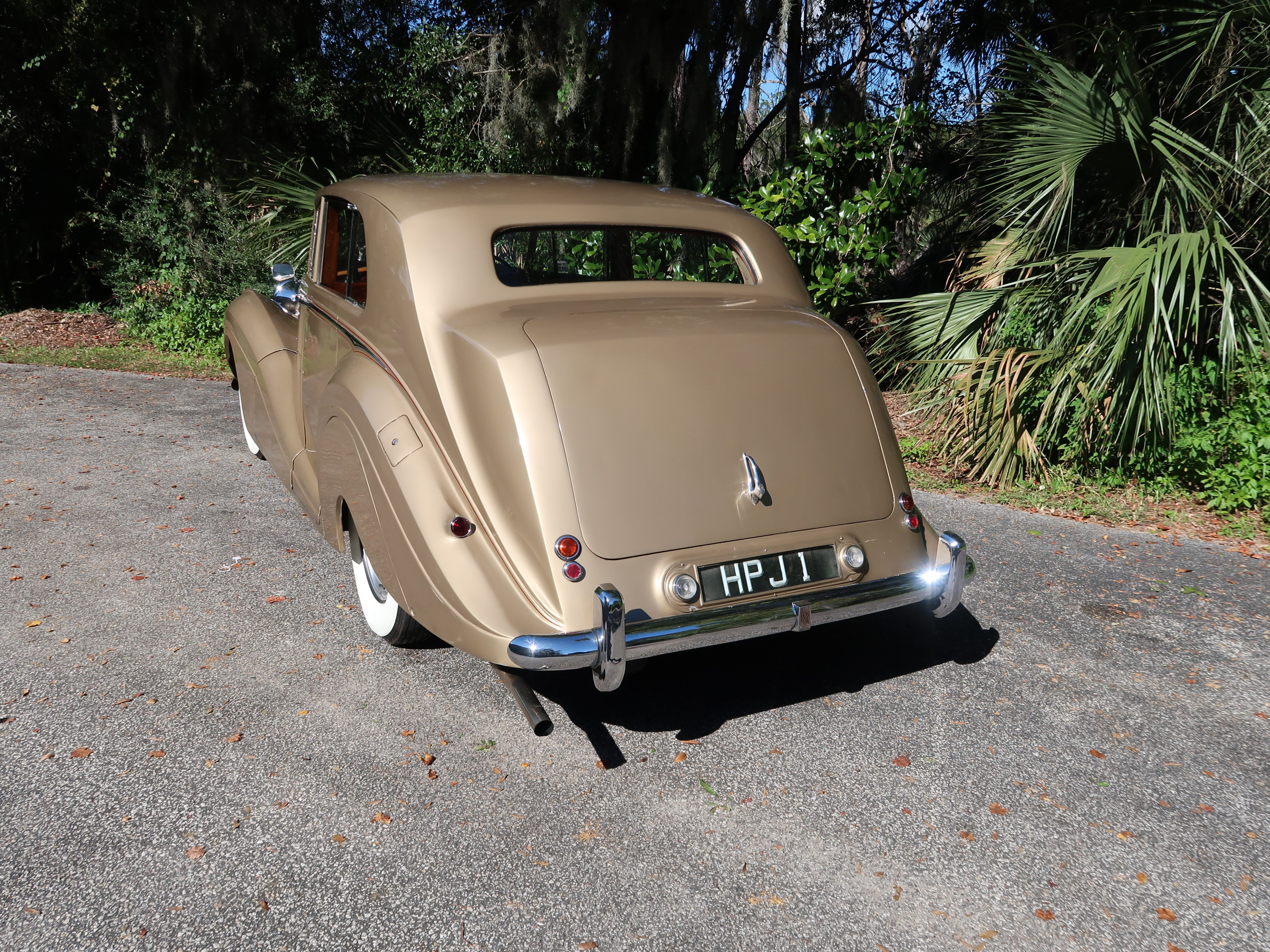 
								1952 Rolls Royce Silver Wraith full									