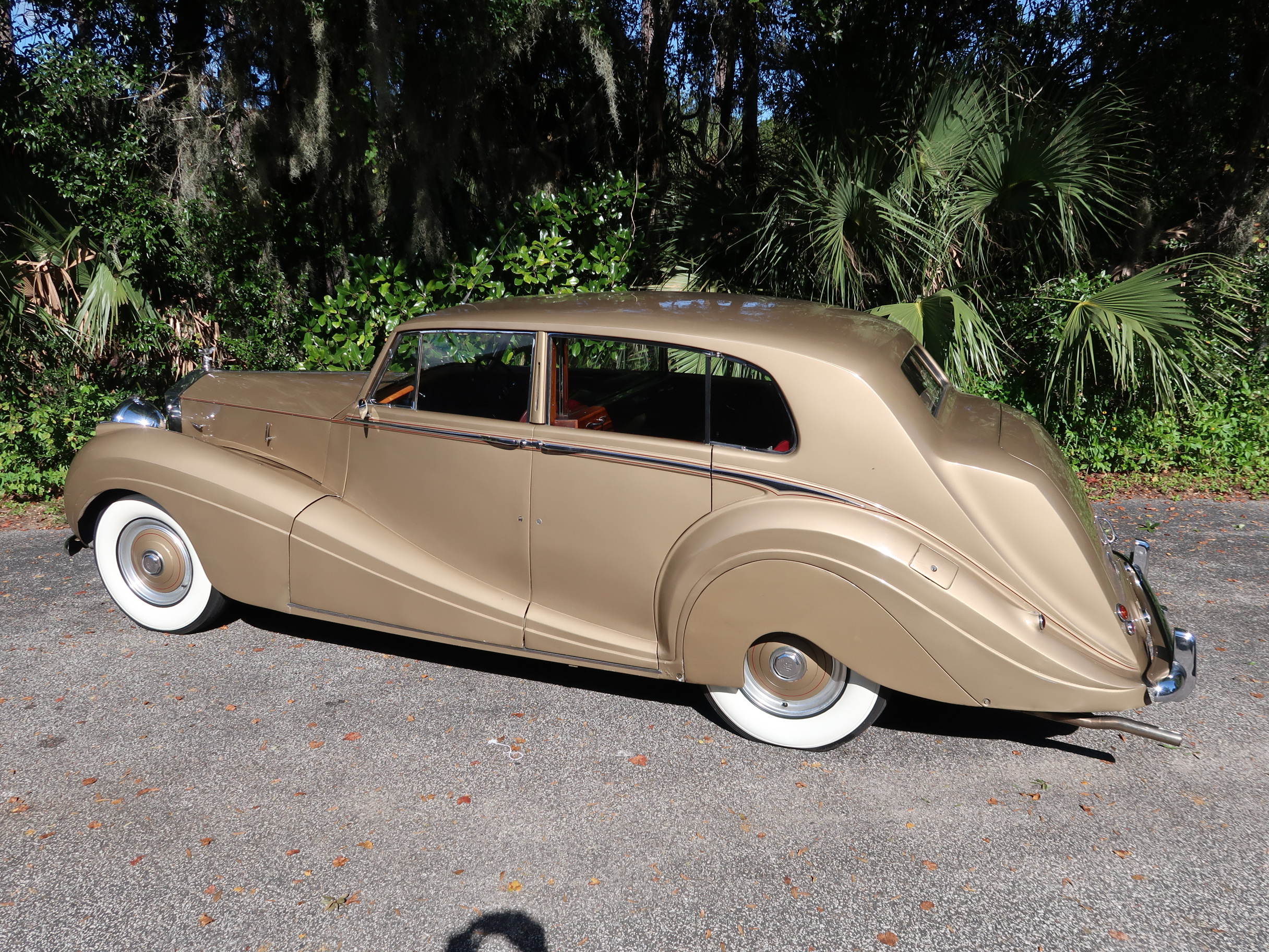 
								1952 Rolls Royce Silver Wraith full									