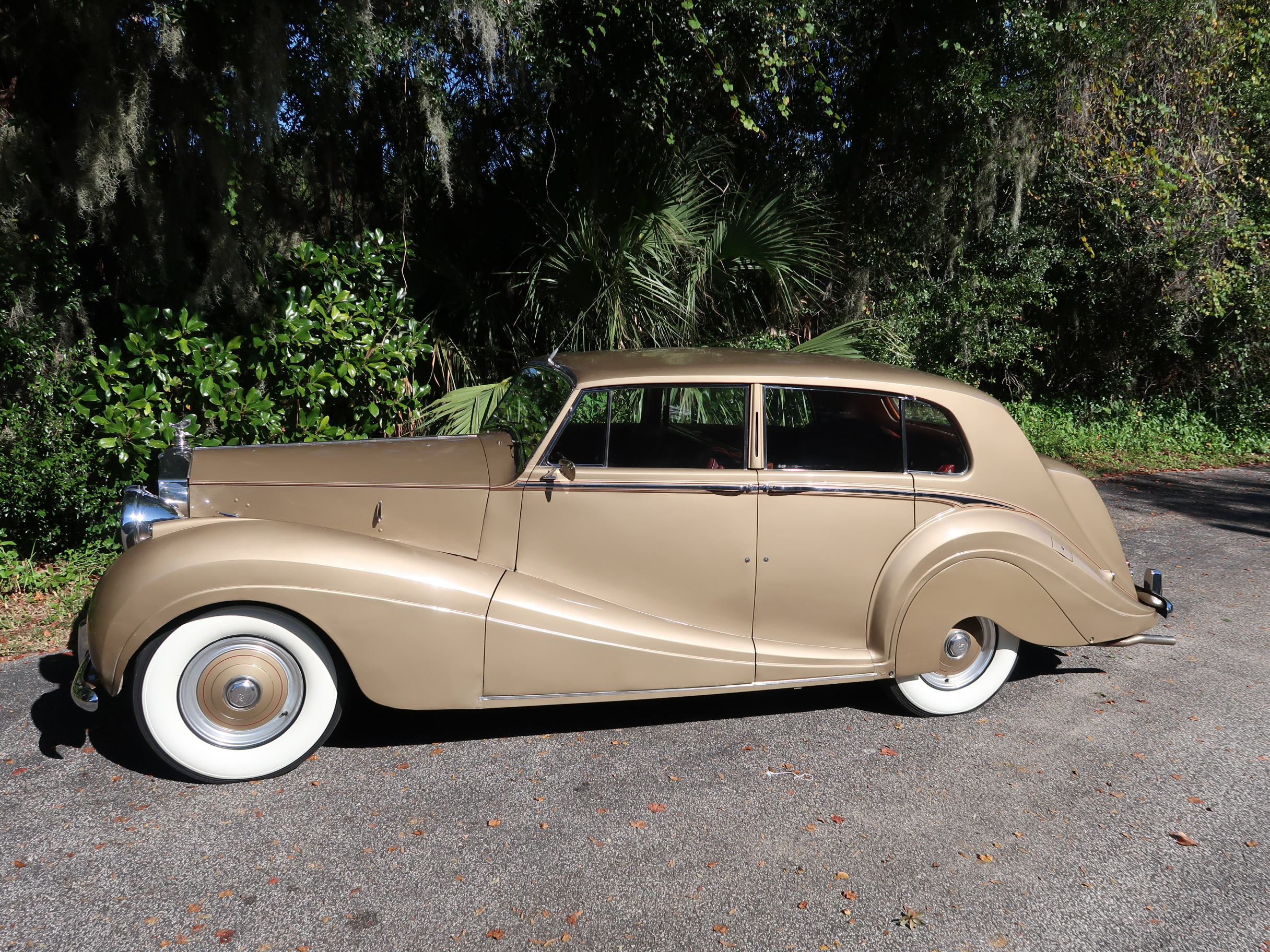 
								1952 Rolls Royce Silver Wraith full									